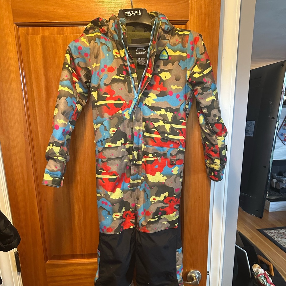 Burton Kid’s one piece ski suit with removable hood Size XS (6/7)